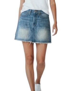 MADEWELL Blue Mini Skirt w/ Frayed Hem Size 25 NWT — SUMMER STAPLE!!!